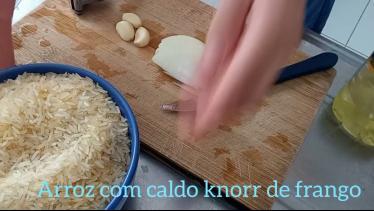  Arroz com caldo knorr de frango/NEIDE RODRIGUES