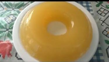Gelatina saudável com suco de abacaxi
